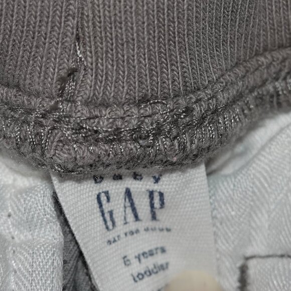 Boys Size 5 Gap Gray Pants with Elastic Waist, Like New - Picture 3 of 4